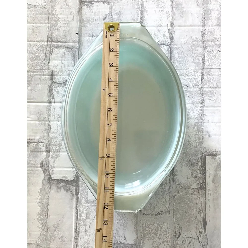 Pyrex Turquoise Snowflake 2.5 qt Casserole with Lid (small chip)